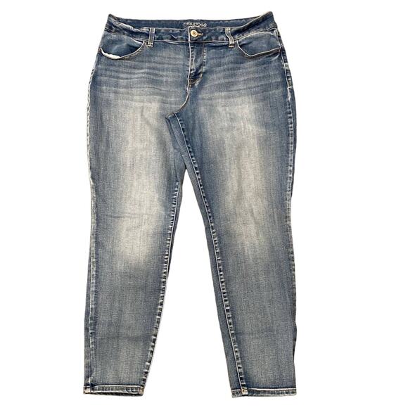 Maurices Mid Rise Skinny Jean Medium Wash Size XL Short - Picture 1 of 9